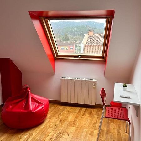 Acogedor Apartamento Atico En El Centro De O Porrino Luaran gambar