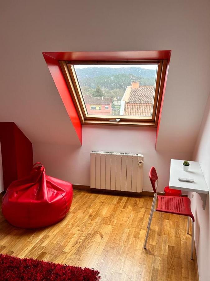 Acogedor Apartamento Atico En El Centro De O Porrino Luaran gambar